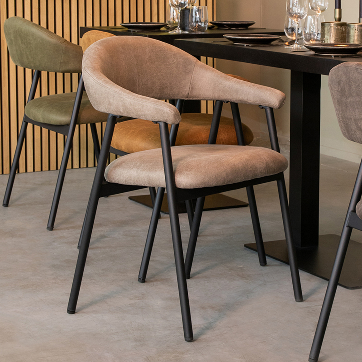 Eetkamerstoel I_Amaze - Accoudoir - Taupe - BRUIN - Micro Suede - Modern - LABEL51