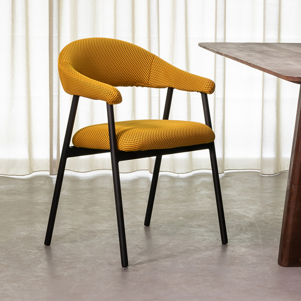 Eetkamerstoel I_Amaze - Accoudoir - Ocre - GEEL - Breathe - Design - LABEL51